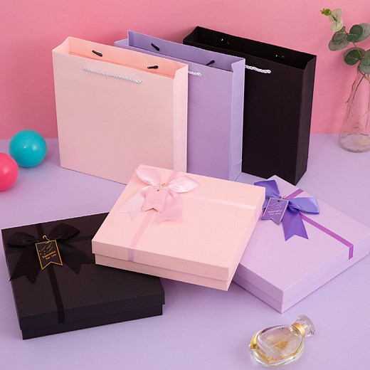 [Hot Item] Cardboard Paper Gift Packaging Box, Christmas Gift Lid and Base Carton Box