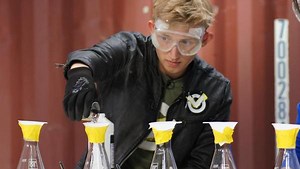 Explosive Elefantenzahnpasta