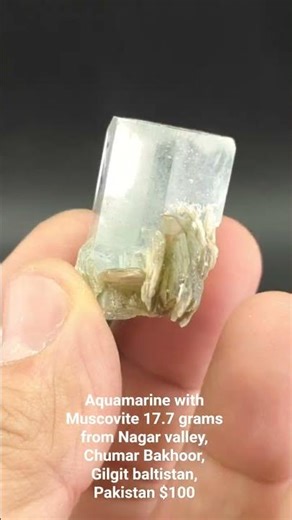 Aquamarine with Muscovite17.7grams.