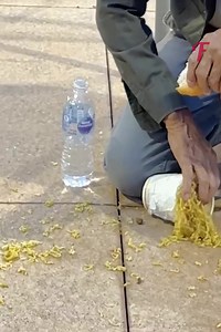 A mother and daughter extend a helping hand to a homeless man | Fabiosa Life Stories