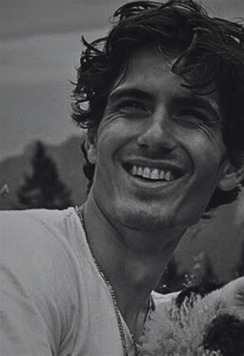 Kindness is powerful — not because it is loud, but because it is rare. In the gentle words. In the patient listening. In the grace you give to someone on a hard day. Even a small kindness heals. Even a simple smile matters. Even understanding changes hearts. Being kind is not losing strength — it is showing character. It is protecting the human inside you. Give kindness freely. Stay humble with it. Because the kind heart always wins in peace. . #mindset #succes ##tonyozkan