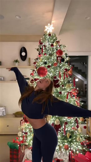 Anastasia Karanikolaou on Instagram: "merry xmas eve 🎁🎄 @alo"