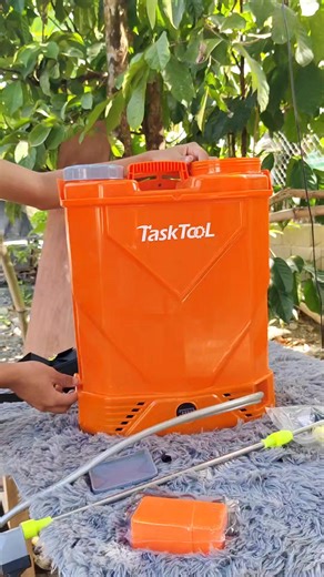 trending agricultural knapsack sprayer automatic task tool#knapsacksprayer #automaticsprayer #magsasaka #farmer #farmlife