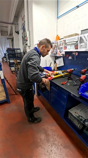 VENT S.R.L. on Instagram: "Premontaggio forcella 🔩⚙️🔧 #ventmoto #moto #50cc"