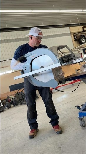 Cutting 6x6’s to length with the ‪@MafellGermany‬ MKS 185 Ec circular saw on the Barth workbench