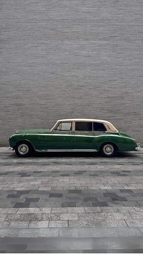 Maximilian Chester | Pwuf Talks Cars on Instagram: "Whats a FAX machine?🤨 #rollsroyce #rollsroycephantom #luxurycar #classiccar #harrods"