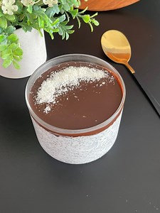 If Bounty bars and chia pudding had a baby… this would be it! 🥥🍫 Creamy, chocolatey, and oh-so-good-for-you — meet your new favourite dessert in a jar. “Creamy, chocolatey, and secretly so healthy! 🍫🥥Packed with fiber, protein, and good fats — this Bounty Chia Pudding fuels you while feeling like dessert 😋✨ -Chia seeds - 1/4th cup -Coconut Milk - 1/2 cup -Desiccated Coconut- 1/2 cup -Honey as per taste -Melted Dark Chocolate #BountyChiaPudding #HealthyDessert #ChocolateLovers #viralreelsシ |