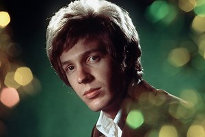 Scott Walker performs song 'Jackie'