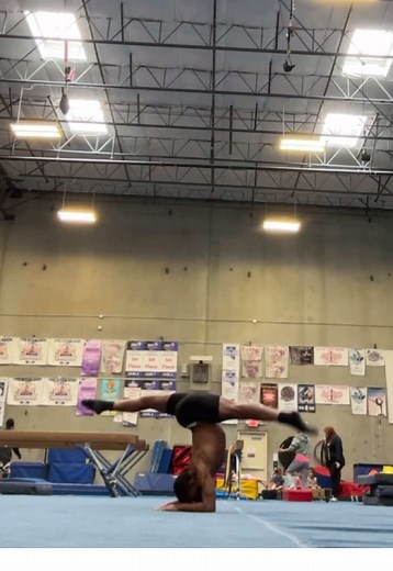 🤸🏿‍♂️🤎💫 #dance #dancetrend #acro #turns #leaps