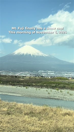 May snow na ang Mt. Fuji! ❄️ Mount Fuji, a famous volcano in Japan, is now covered with snow. This is a significant event because it usually happens earlier in the year. The late snowfall this year has raised concerns about climate change. Netizen Leonie Toons took this video while riding the Tokaido Shinkansen. 🚄 🎥 Leonie Toons SHARE YOUR VIDEO💯🙏 Email your content to wheninmanila@gmail.com so we can share it with our community!