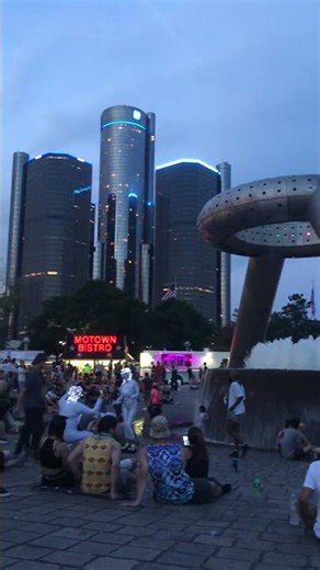 Dancing With Forearm Crutches at Movement Detroit Festival #CrutchDance #FeelTheBeat