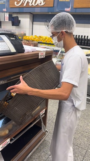 Carrossel Supermercados on Instagram: "🥖🔥 O pão que conquista no primeiro cheiro… e no primeiro pedaço! Aqui no Carrossel Supermercados, o pão francês é assim: ✨ melhor sabor ✨ melhor qualidade ✨ quentinho a toda hora Perfeito pro café da manhã ☕ Pro lanche da tarde 🧈 Pro café da família 🏡 Pro dia a dia ❤️ E o melhor: 👉 Só R$ 16,99 o quilo Passa no Carrossel, sente o cheiro, leva pra casa… porque pão bom a gente não resiste. 😍🥖 #CarrosselSupermercados #PãoFrancês #PãoQuentinho #PadariaCar