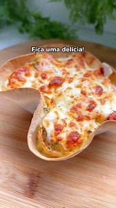 629K views · 4K reactions | Quiche Fit Protéico Ingredientes 1 ovo 1 colher de Requeijão 1 pitada de sal, pimenta do reino e orégano 80g de frango desfiado já temperado Tomate picada 2 fatias de queijo mussarela Comida Fit quer dizer: Possui quantidade menor de calorias comparado com a versão normal, com maior índice proteico e nutrientes. | Low Carb Dieta e Receitas | Facebook