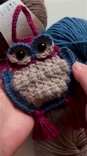 Crochet the free WOODLAND OWL POUCH pattern with Fall colors!