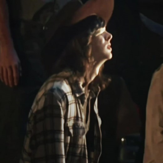 WHY HE GOTTA LOOK SO FINE WHILE HIS FRIENDS ARE BEING KILLED LIKE BRO CMON THE SCENE IS SUPPOSE TO BE SAD INSTEAD IM DROOLING #carlgrimes #cargrimesedit #twd #twdedit #blowup #thewalkingdead #trending #thewalkingdeadedit #videostar #goviral #fyp #foryoupage #foryou #chandlerriggs #chandlerriggsedit #ilovecarlgrimes #rickgrimes #enidrhee #daryldixon