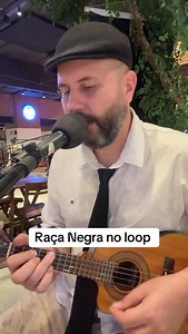 Tocando Raça Negra com pedal de loop. Show realizado no shopping Parque Dom Pedro mais precisamente no @emporiodecomidas | Danilo Giroto