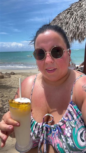 Can you spot the cameo? The virgin piña ayatas from @ClubMed Michès were 10/10.