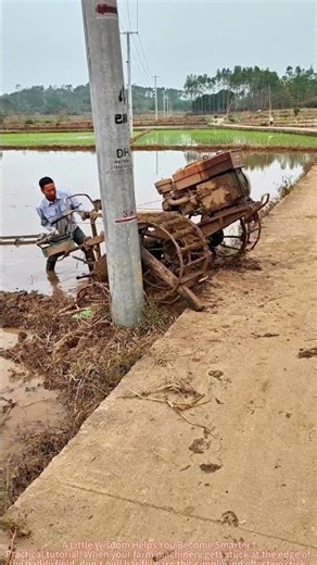 The wisdom of the farmers, the plowing machine uses a wooden stick to go ashore