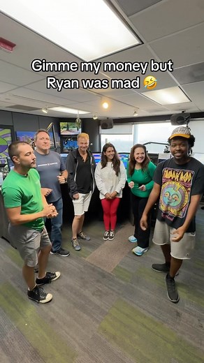Sorry ‘bout that @radioryanchase 🤣 #KRBE #RRShow⁣ #HTown #Houston #prank #gimmemymoney | 104.1 KRBE