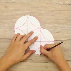 39K views · 619 reactions | Comment faire un paquet cadeau à l'aide d'une feuille cartonnée et d'un CD :-) | Creativo France | Facebook