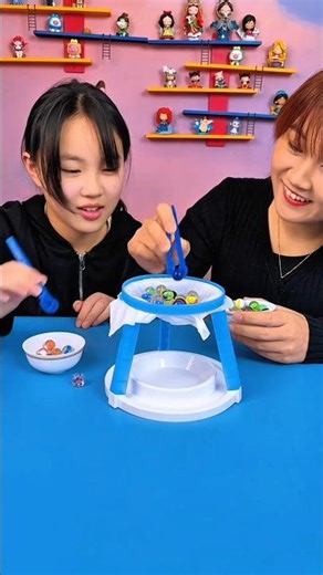 Piggy Ice Breaking Game Funny Mom vs Kid 😂 #Shorts #Stationary