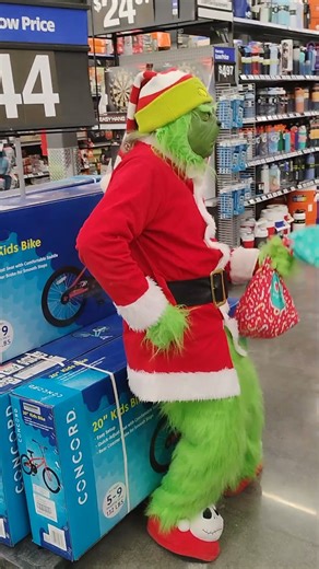 #grinch #grinchtiktok #grinchchallenge #grinchgoesviral @GrinchxTv #christmas #christmastree