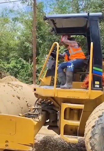 Bob the builder challenge @lady lava @Outkast_king #bobthebuilder #viral #like #fyp #explorepage✨ #ooopsscoops #trinidad #trinidadfyp #trinidadisnotarealplace #trini_tiktoks #ladylava