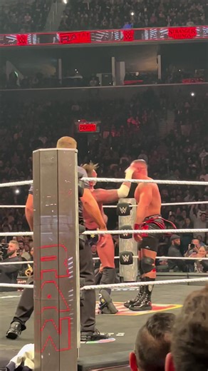 @CM punk retains the gold. #bronbreaker #wwe #mondaynightraw #strangerthings #cmpunk