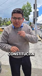 🔴¿Has escuchado decir que esta Constitución “defiende y privilegia a los delincuentes”? ¿Aún piensan que los ecuatorianos van a aceptar ese relato? 🙄 El texto constitucional es claro: El artículo 35 y 51 reconoce a las mujeres privadas de libertad como grupo de atención prioritaria para evitar que den a luz en una celda y garantizar que sus hijos permanezcan en un centro de acogida, conforme al interés superior del niño. (Art. 44) No es privilegio; es un estándar mínimo de derechos humanos. Co
