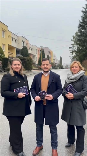 MAROŠ Chudovský on Instagram: "Aj v minulom týždni sme boli za vami s našou odpadovou apkou. Teší nás, že sa vám páči a stovkám z vás už uľahčuje život. Ak bývate v rodinnom dome, určite si ju stiahnite – termíny vývozu odpadu môžete nadobro pustiť z hlavy. Prípadne nám pokojne napíšte. Radi prídeme aj do vašej mestskej časti, podebatovať a pomôcť vám s inštaláciou. Aplikáciu PB Odpady si môžete stiahnuť v App Store, Google Play alebo cez QR kód na konci videa."