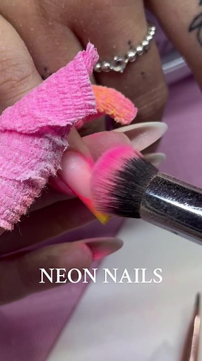 Colorful Neon Nails for Summer: Nail Art Ideas & Acrylic Pigment Powders