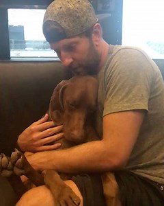 Brett Eldredge singing to his dog is the best thing you'll see all day. | A Plus