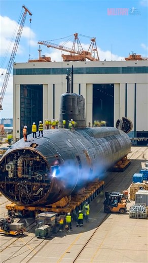 HII Launches Virginia-class Submarine Arkansas (SSN 800) at Newport News Shipbuilding #uss #NavalHistory #missouri #AircraftCarrier #aircraf #battleship #militarypowerful | Military Powerful
