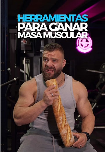 GANAR MASA MUSCULAR: lo que de verdad funciona (y lo que no) No todo lo que haces en el gym te hace crecer, y ese es el problema. Puedes estar entrenando fuerte, haciendo mil técnicas… y aun así no avanzar. Lo que marca la diferencia es simple: entrenar cerca del fallo, repetir estímulo varias veces por semana y, sobre todo, descansar bien. Sin eso, todo lo demás es secundario. Menos tonterías y más básicos bien hechos. 💪