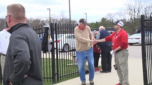 WOW! Legendary Indiana head coach Bob Knight made an appearance on IU's campus Saturday, his first public appearance since his firing in 2000. 📷: Matt Cohen MORE: http://www.wlky.com/article/bob-knight-makes-first-public-appearance-on-iu-campus-since-2000/27062979 | WLKY News