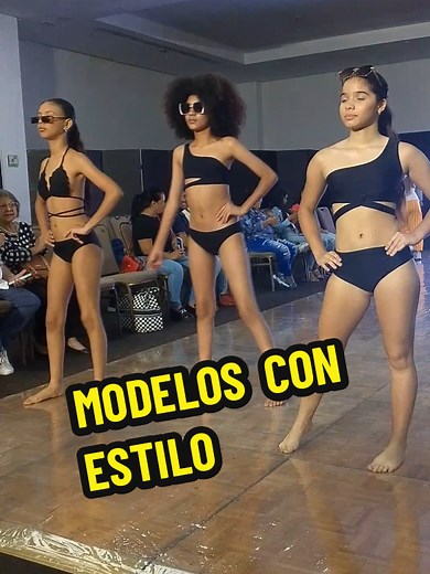 Stylish Runway Looks for Female Models