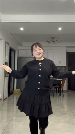 Hilarious Square Dance Fail! Watch This Girl's Dance Disaster