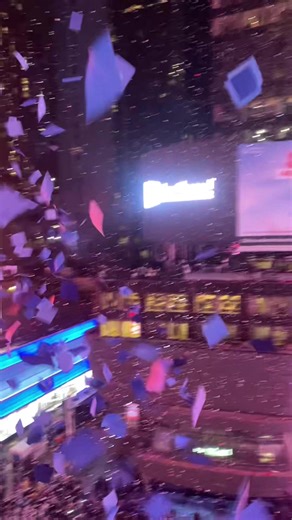 behind the scenes 🎬 #newyork #confetti #newyear #timesquare | new york
