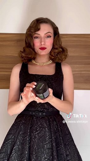 Gene Tierney as a reference, and her is my 1950s hair tutorial ☺️ #1950 #1950sstyle #genetierney #50sstyle #1950sfashion #fifties #fiftiesstyle #vintageclothes #vintageblogger #vintageblog #vintagestyle #vintagestyleguide #historyoffashion #vintageglam #retrohair #vintagehair #1950shairstyle #1950shairtutorial #vintagehairtutorial