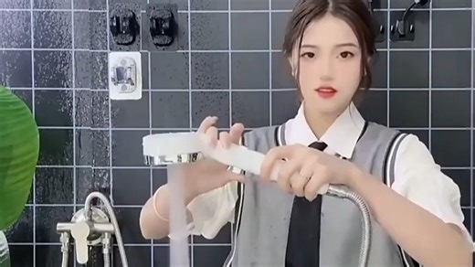 荣事达电热水器2100W，高效加热省电耐用，厨房热水不等待，洗衣洗澡更舒心。