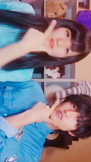 ティックトックオーディションで楽しむ兄妹ダンス