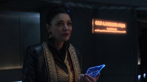 "If life transcends death, then I will search for you there." 😓😪 This scene in episode 509 of The Expanse is one of my favorites. | Shohreh Aghdashloo