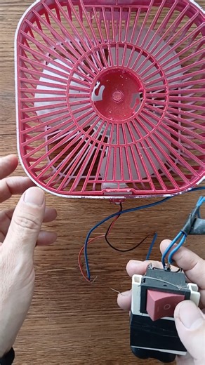 Test a part of the broken mini bone spray fan in the pile of old stuff to see how it is.