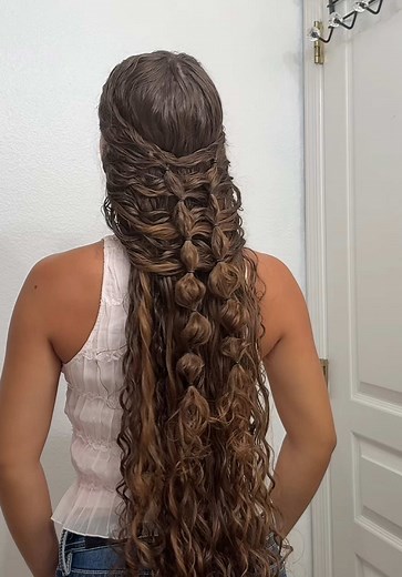 Curly Hair Tips and Easy Hairstyles: Cute, Quick Tutorials
