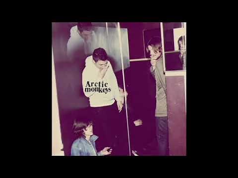 arctic monkeys - crying lightning 1 hour // 1 hora (loop)
