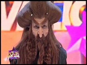 Lora, de nerecunoscut, la Revelionul Starurilor