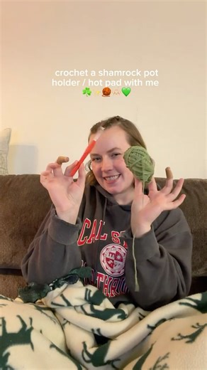 the next holiday in my Christmas gift crochet pot holder project! #crochet #handmadegifts #yarn