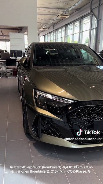 Audi RS3 Sportback in Oakgrün Perleffekt Vorstellung