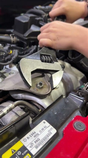 It’s doing a whole lot of nothing 😂 #mechanic #mechaniclife #technician #autorepair #funny #fyp