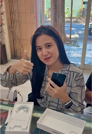 Unboxing iPhone 13: IBOX 128GB Resmi Indonesia